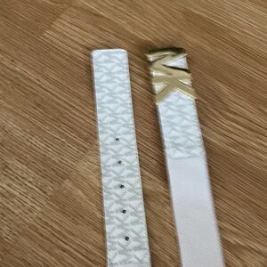 NWT Michael Kors Women’s Cream MK Logo Monogram.